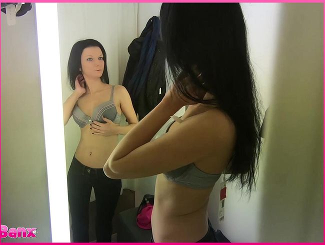 Laila Banx Porno Video: schl**ksau auf Shopping-Tour! Spanner gefi**t und abgemolken